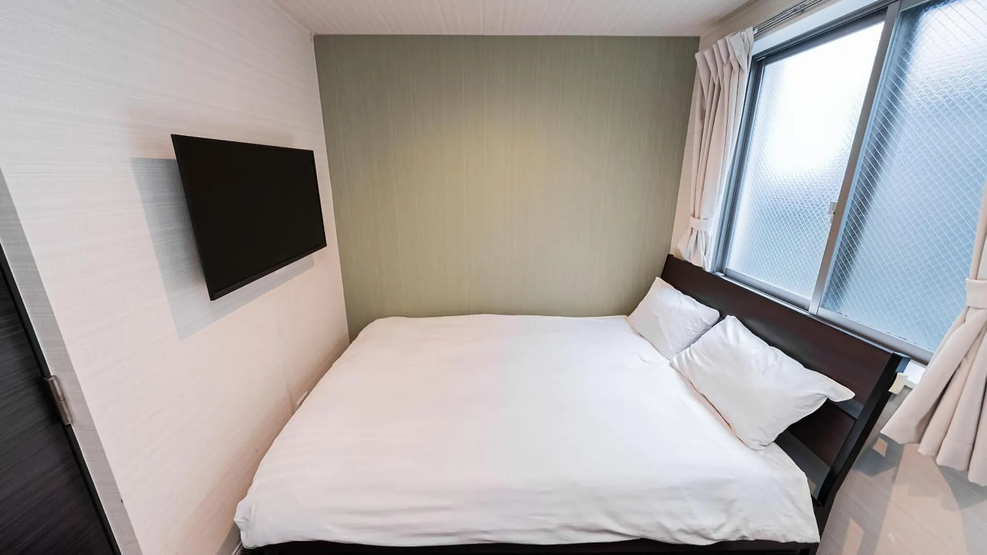 Glou Higashi Shinjuku Hotel Tokyo 2*,  Japan